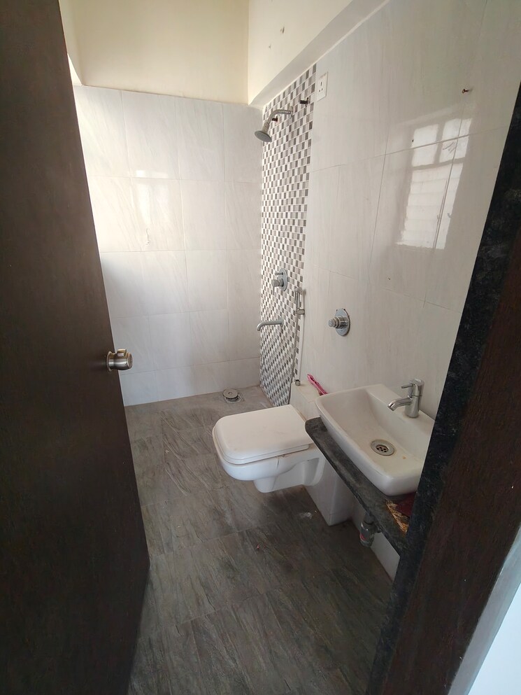 Bathroom, majestique-38-park-majestique 2 Bedroom 980 Sq.Ft. Apartment In Undri Pune 8172001