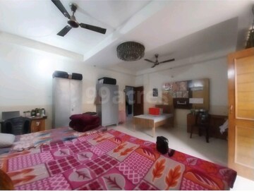 Bedroom in 4 BHK Builder Floor at Indirapuram – for Sale