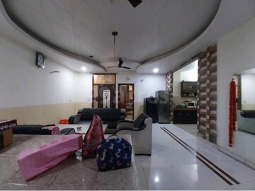 Parking in 4 BHK Builder Floor at Indirapuram – for Sale