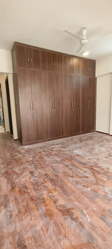 Room in 2 BHK Apartment at Aristo Pearl Residency, Prabhadevi – for Rent