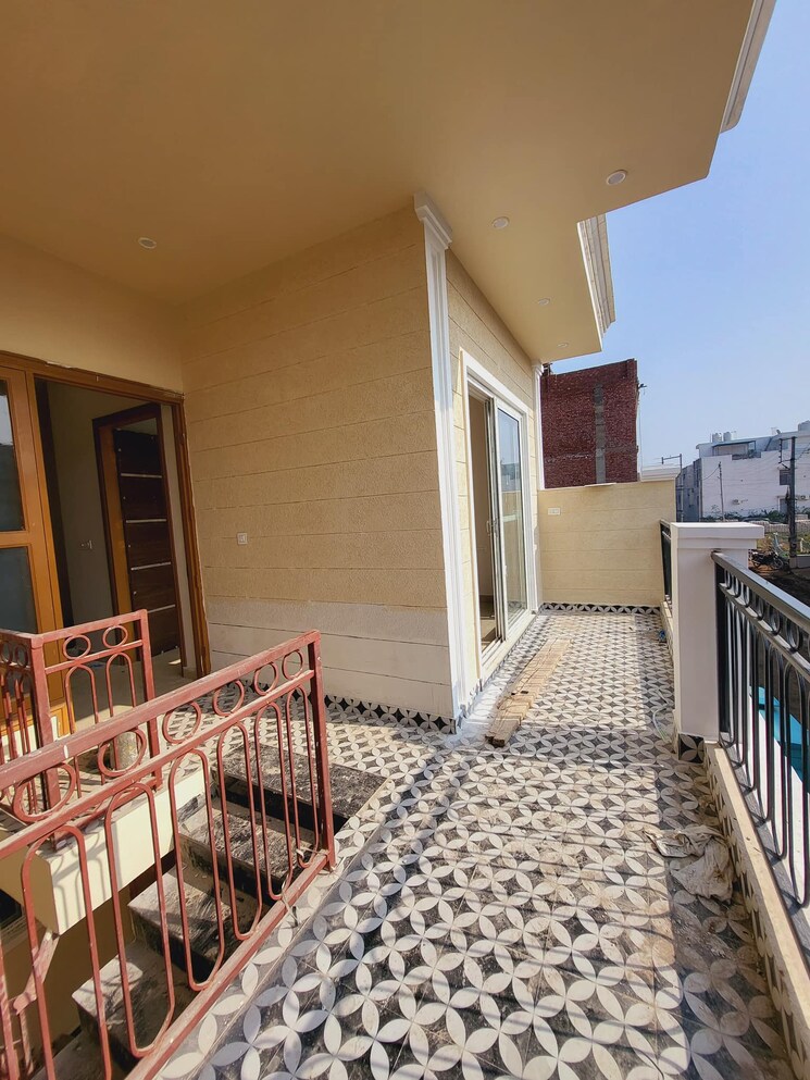 Balcony, sector 34 3 Bedroom 2050 Sq.Ft. Builder Floor In Sector 34 Faridabad 8172092