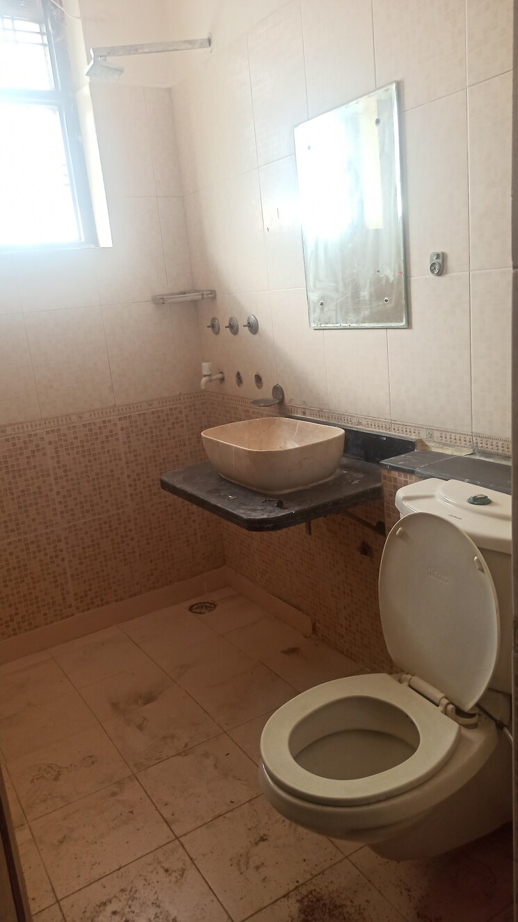 Bathroom, sector 21d 3.5 Bedroom 3150 Sq.Ft. Independent House In Sector 21d Faridabad 8172157