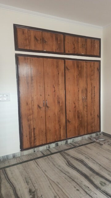 Master Bedroom in 3.5 BHK Independent House at Sector 21d – for Rent