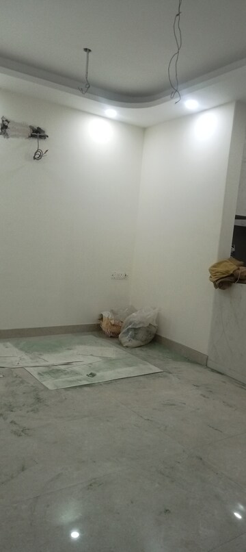 Room in 3 BHK Builder Floor at Panchsheel Vihar – for Rent