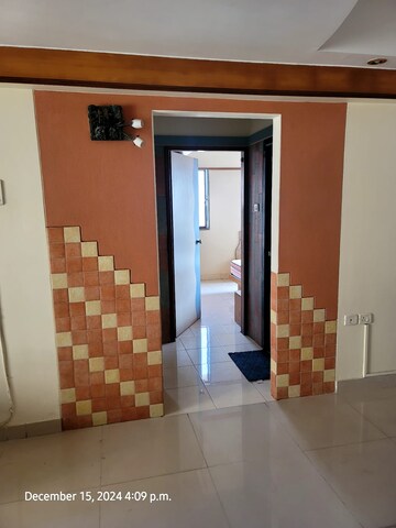 Room in 2 BHK Apartment at Lokhandwala Residency, Worli – for Rent