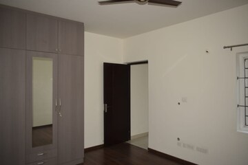 Room in 3 BHK Apartment at Deccan Habitat, Yeshwanthpur – for Rent