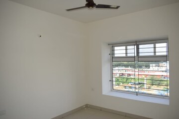 Room in 3 BHK Apartment at Deccan Habitat, Yeshwanthpur – for Rent