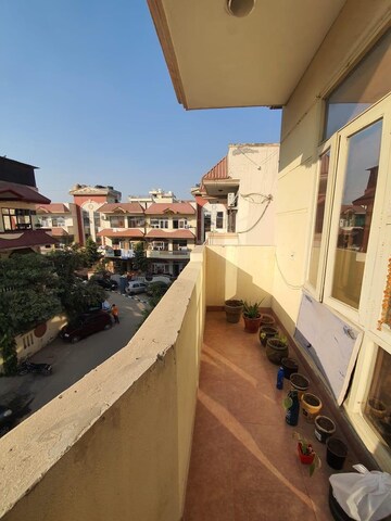 Balcony in 3 BHK Builder Floor at SS Mayfield Gardens, Sector 51 – for Rent
