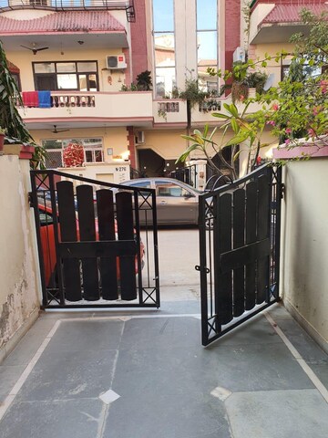 Kitchen in 3 BHK Builder Floor at SS Mayfield Gardens, Sector 51 – for Rent