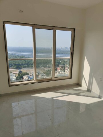 Room in 3 BHK Apartment at Dosti Eastern Bay, Wadala – for Rent