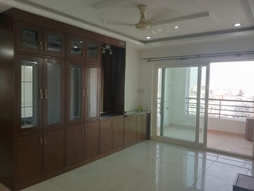 Room in 3 BHK Apartment at Kondapur – for Rent