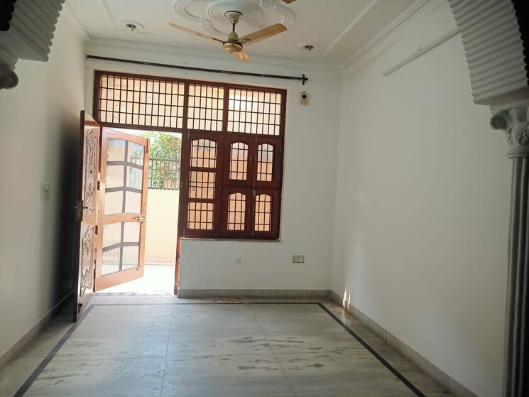 Room, sector 46 3 Bedroom 1300 Sq.Ft. Apartment In Sector 46 Gurgaon 8172287