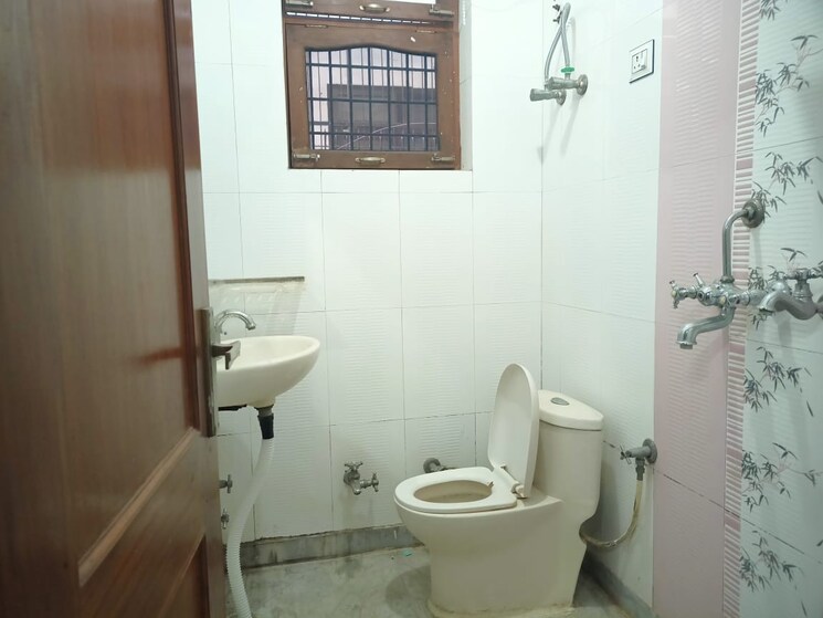 Bathroom, sector 46 3 Bedroom 1300 Sq.Ft. Apartment In Sector 46 Gurgaon 8172287