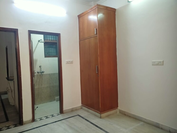 Room, sector 46 3 Bedroom 1300 Sq.Ft. Apartment In Sector 46 Gurgaon 8172287
