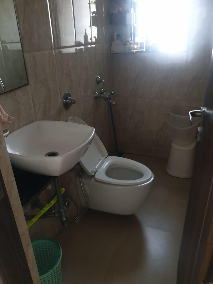 Bathroom, bhagwan-singh-apartment 1 Bedroom 550 Sq.Ft. Apartment In Mahim Mumbai 8172382