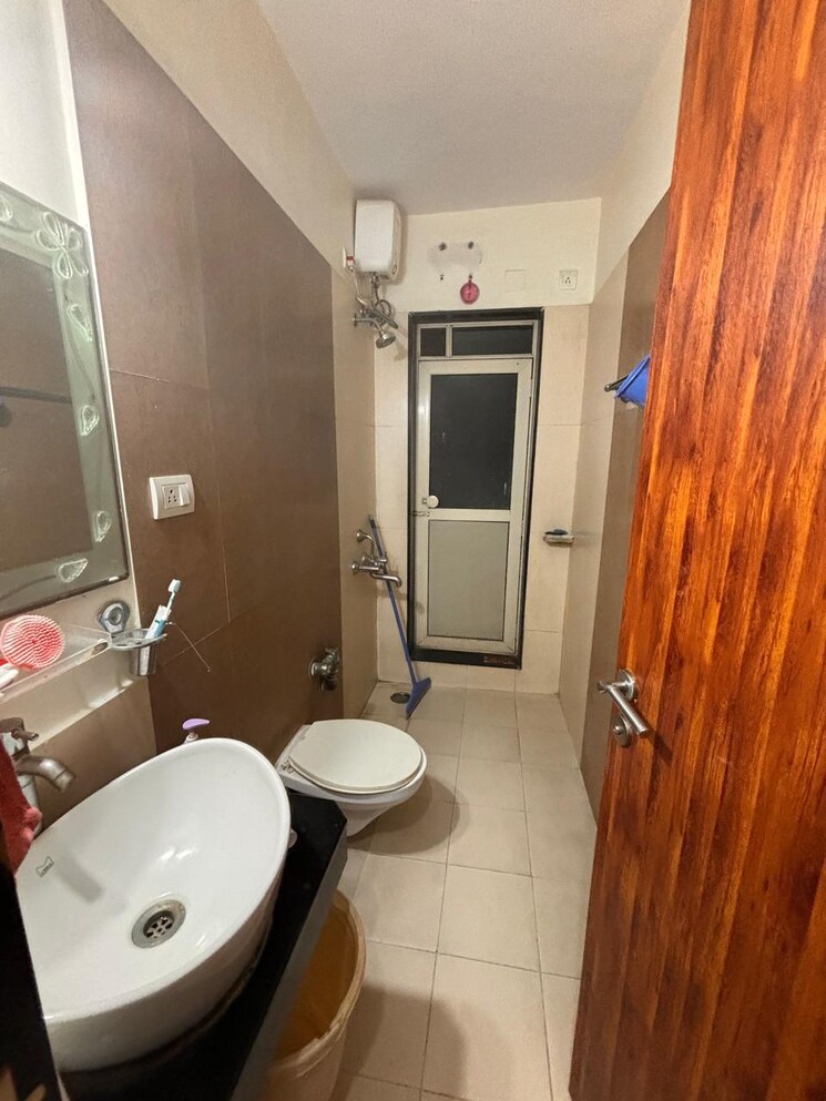 Bathroom, rustomjee-athena 2 Bedroom 1000 Sq.Ft. Apartment In Majiwada Thane 8172427