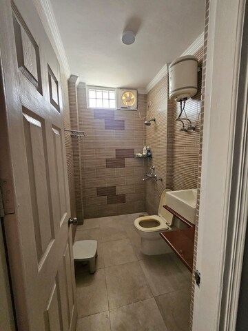 Bathroom in 3 BHK Builder Floor at SS The Lilac, Sector 49 – for Rent