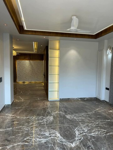 Room in 4 BHK Builder Floor at Ansal API Versalia, Sector 67a – for Sale