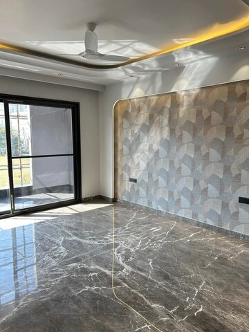 Room in 4 BHK Builder Floor at Ansal API Versalia, Sector 67a – for Sale