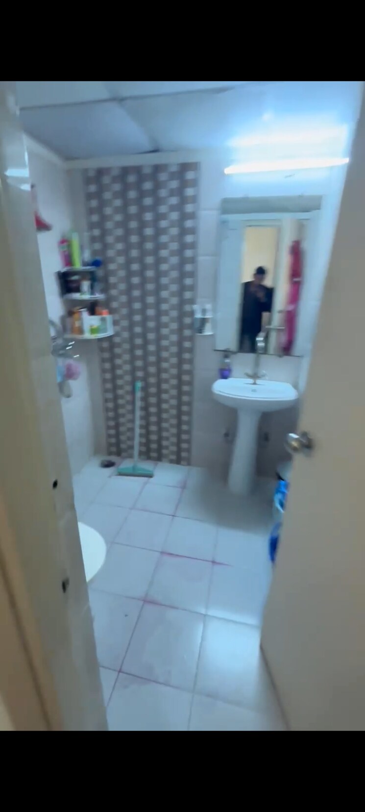 Bathroom, gaur-city-2-12th-avenue 2 Bedroom 635 Sq.Ft. Apartment In Sector 16c Greater Noida Greater Noida 8172443