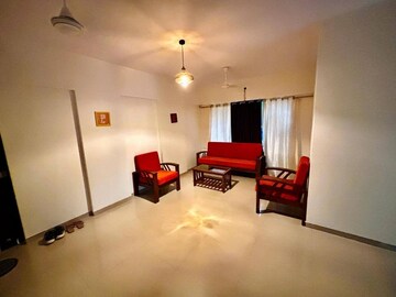 Living Room in 2 BHK Apartment at Santacruz West – for Rent