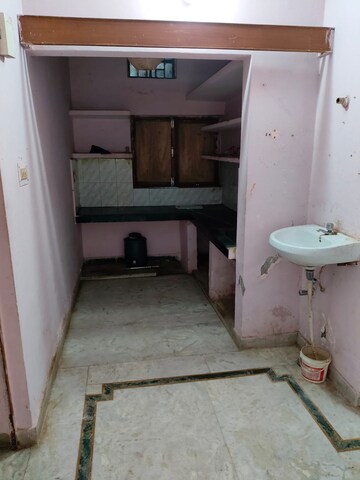Kitchen in 1.5 BHK Independent House at Gomti Nagar – for Rent