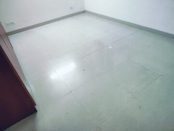 Room in 4 BHK Builder Floor at Emaar Emerald Floors Premier, Sector 65 – for Rent
