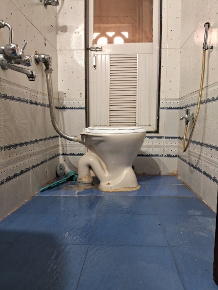 Bathroom, dosti-daffodil 1 Bedroom 397 Sq.Ft. Apartment In Wadala East Mumbai 8172540