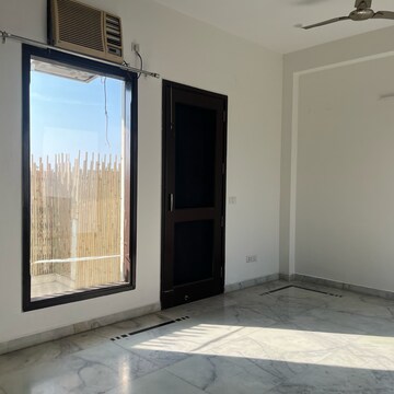 Room in 2 BHK Builder Floor at Unitech Nirvana Country Cedar Crest, Sector 50 – for Rent