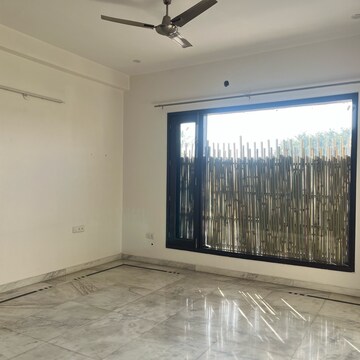 Room in 2 BHK Builder Floor at Unitech Nirvana Country Cedar Crest, Sector 50 – for Rent