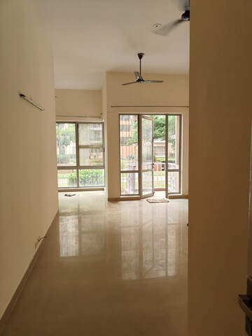 Room in 2 BHK Apartment at Pioneer Park Phase 1, Sector 61 – for Rent