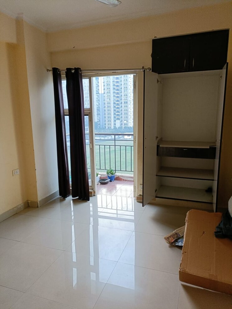 Room, gardenia-golf-city 2 Bedroom 950 Sq.Ft. Apartment In Sector 75 Noida 8172556