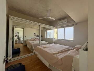 Bedroom in 1 BHK Apartment at Bandra West – for Rent