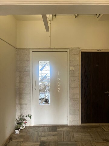 Room in 1 BHK Apartment at Bandra West – for Rent