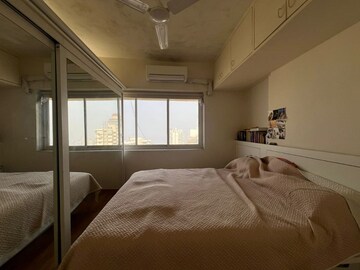 Bedroom in 1 BHK Apartment at Bandra West – for Rent