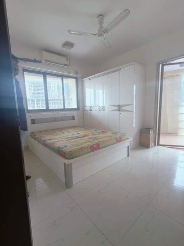 Room in 2 BHK Apartment at Lokhandwala Harmony, Worli – for Rent