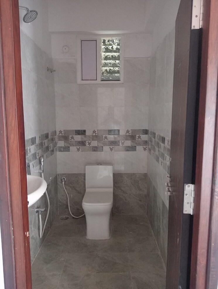 Bathroom, khajaguda 3 Bedroom 1550 Sq.Ft. Apartment In Khajaguda Hyderabad 8172600