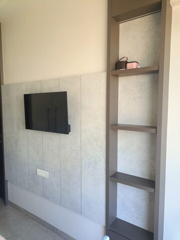 Room in 2 BHK Apartment at Jayesh Shiv Parvati CHS, Kandivali West – for Rent
