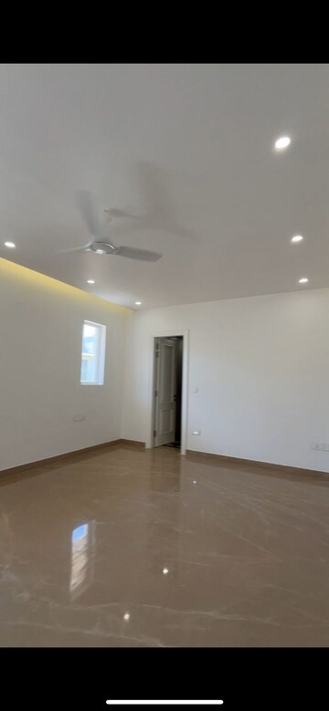 Room in 3 BHK Builder Floor at Infinite Luxury, South City 2 – for Rent