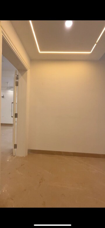 Room in 3 BHK Builder Floor at Infinite Luxury, South City 2 – for Rent