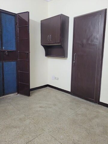 Furnished Amenities in 2 BHK Apartment at Janakpuri – for Rent