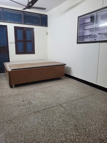 Furnished Amenities in 2 BHK Apartment at Janakpuri – for Rent