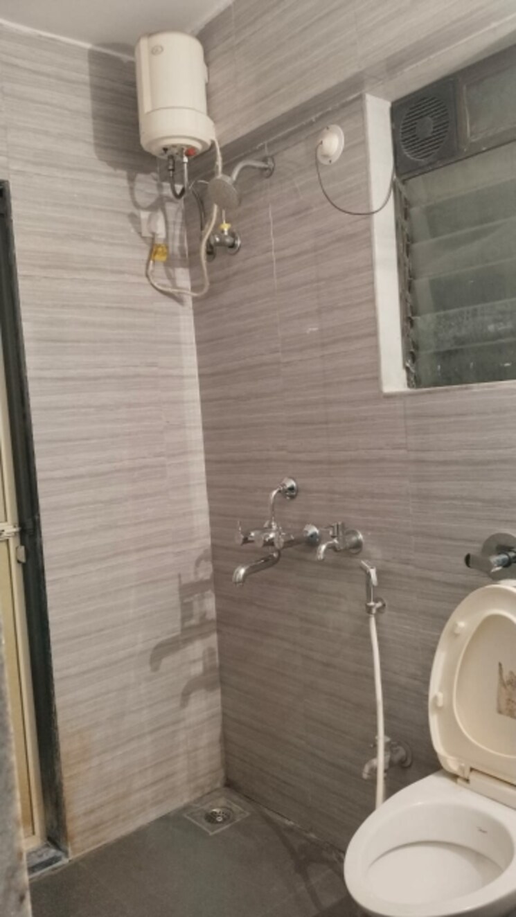 Bathroom, vijay-garden 1 Bedroom 425 Sq.Ft. Apartment In Ghodbunder Road Thane 8172891