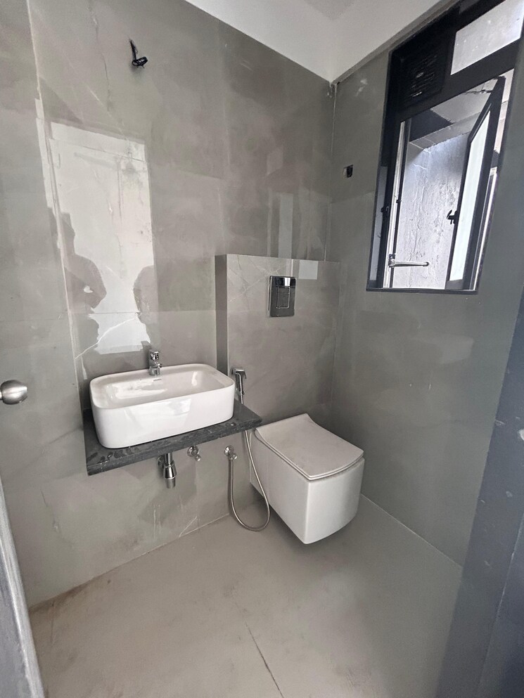 Bathroom, dev-leo-tower 2 Bedroom 950 Sq.Ft. Apartment In Oshiwara Mumbai 8172914