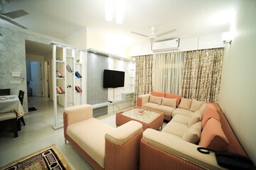 Master Bedroom in 3 BHK Apartment at Gomti Nagar – for Rent