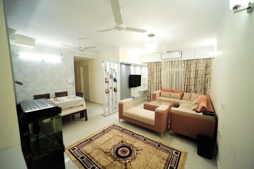 Bedroom in 3 BHK Apartment at Gomti Nagar – for Rent