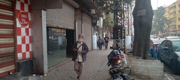 Parking in  Showroom at Park Street – for Rent