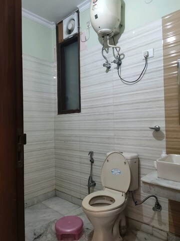 Bathroom in 4 BHK Builder Floor at Ardee City, Sector 52 – for Rent