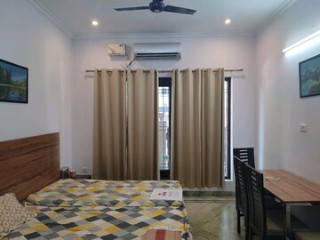 Bedroom in 4 BHK Builder Floor at Ardee City, Sector 52 – for Rent