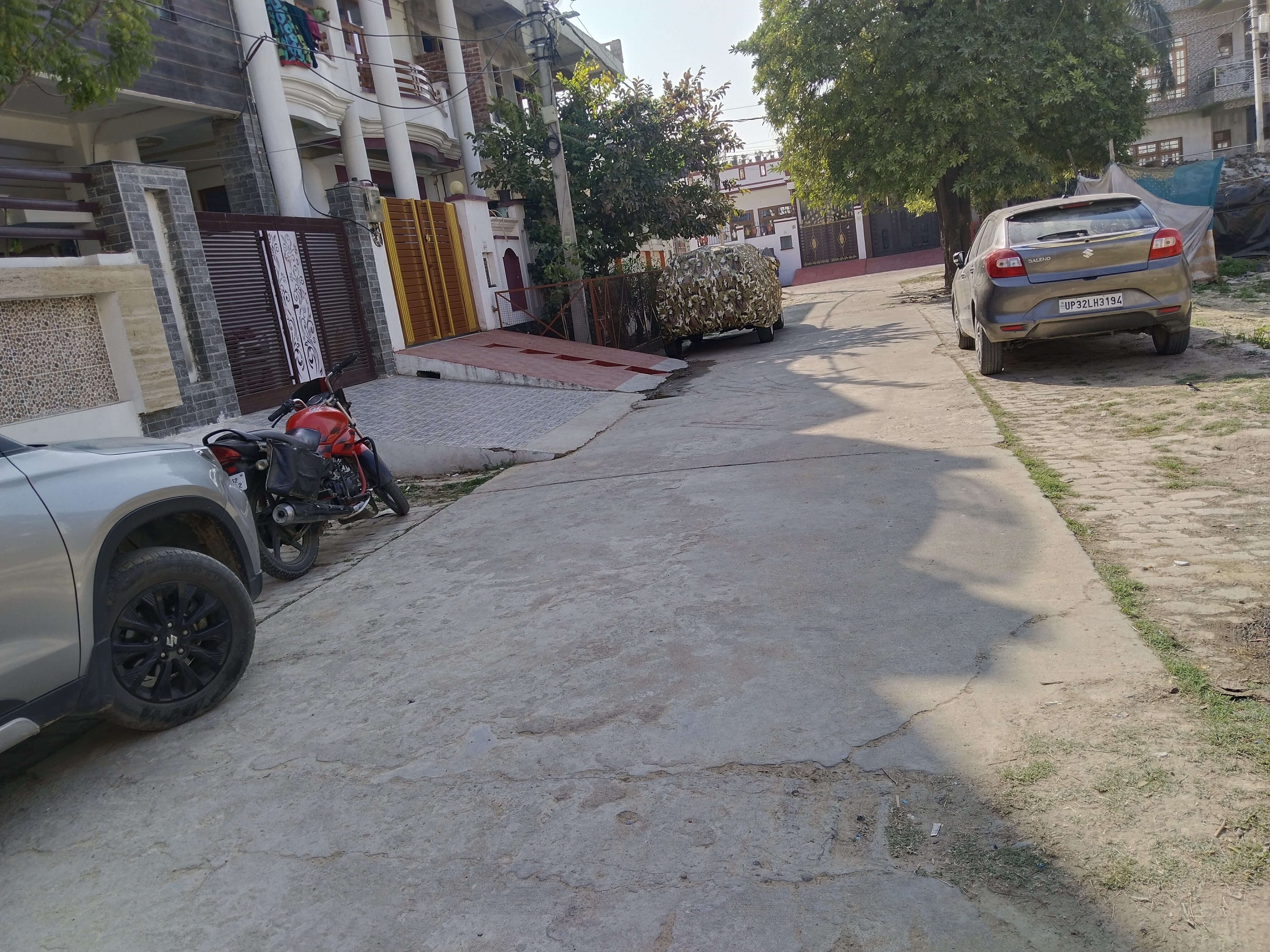 Plot For Sale in Ratan Khand Sharda Nagar 